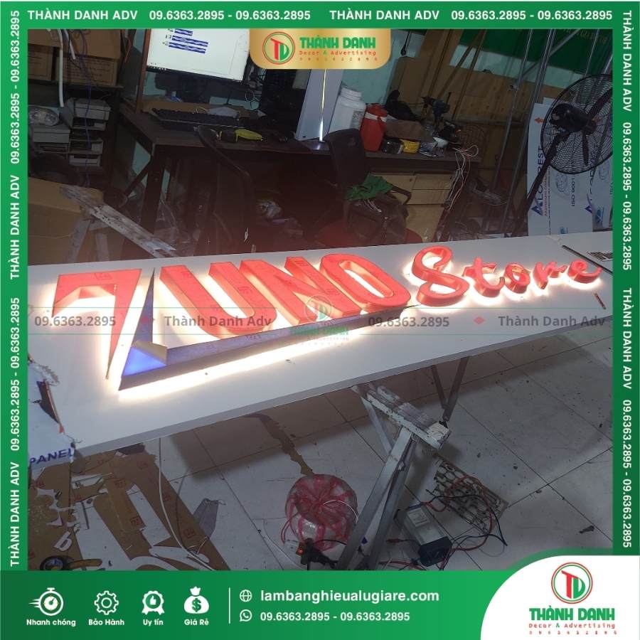 Bảng Hiệu LED Chữ Nổi Mica Hông Inox Sáng Chân Sơn Tĩnh Điện Nền Alu Zuno Store